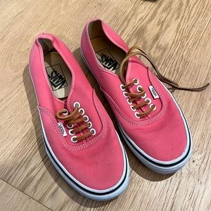 Women’s 8.5 VANS sneakers with leather laces, great condition, limited edition.